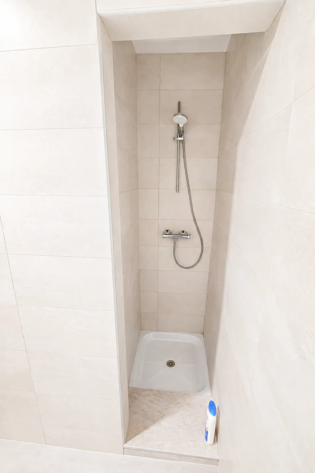 Otra vista del baño pequeño