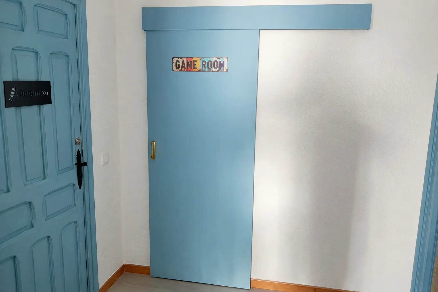 Pasillo que conduce a la sala de juegos