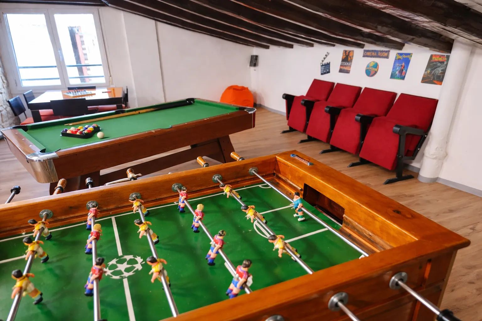 Otra vista de la sala de juegos