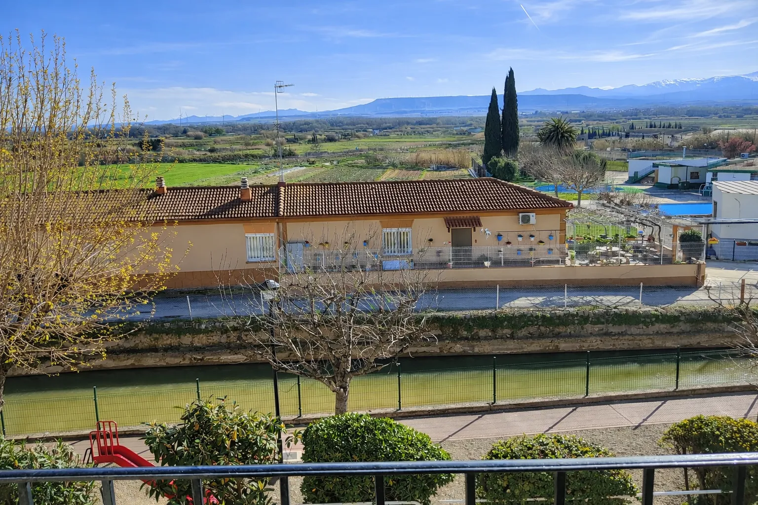 Vistas desde el balcón hacia la huerta de Fustiñana y el Moncayo al fondo